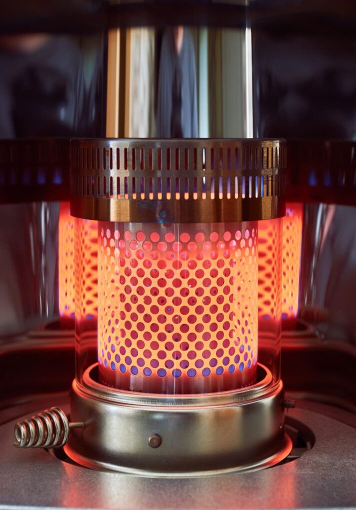 Close-up of the incandescent grid of a paraffin heater.